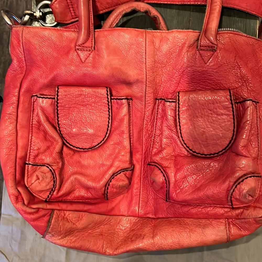 Liebeskind Berlin red shoulder or crossbody leather bag. - Picture 2 of 9